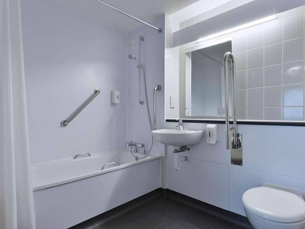 Travelodge Cardiff Llanedeyrn Стая снимка