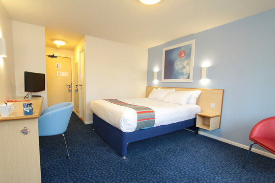 Travelodge Cardiff Llanedeyrn Стая снимка